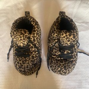 Snookie Slippers by HappyFeet / Size M